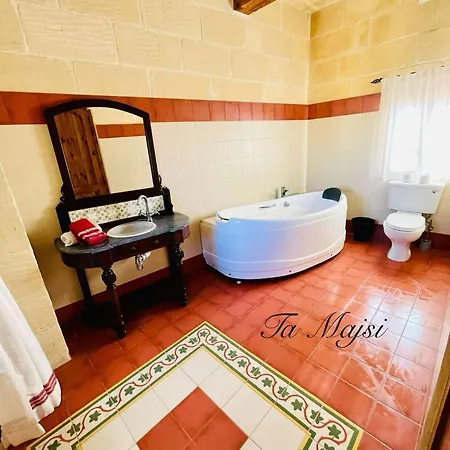 Villa Ta Majsi With Indoor Heated Pool San Lawrenz