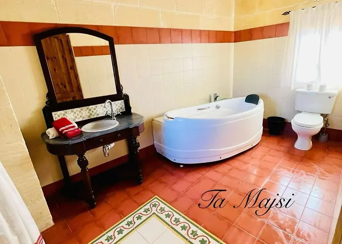 Villa Ta Majsi With Indoor Heated Pool San Lawrenz